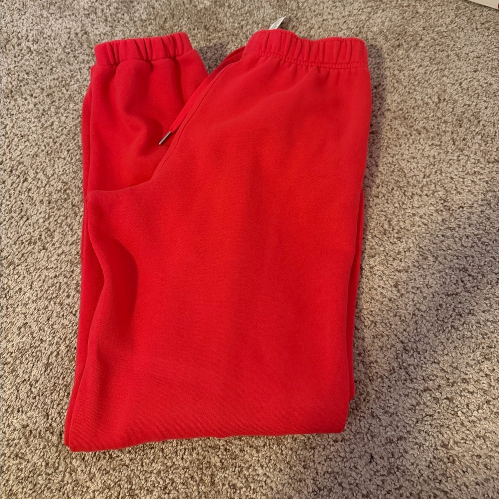 lululemon athletica Scuba Mid-Rise Oversized
Jogger *Regular
Colour Red Glow